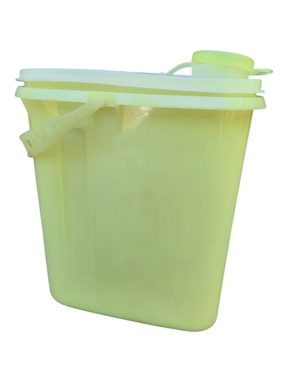 Vintage 1980s Tupperware Beverage Buddy Pitcher 2 Quart Yellow Plastic 587-10
